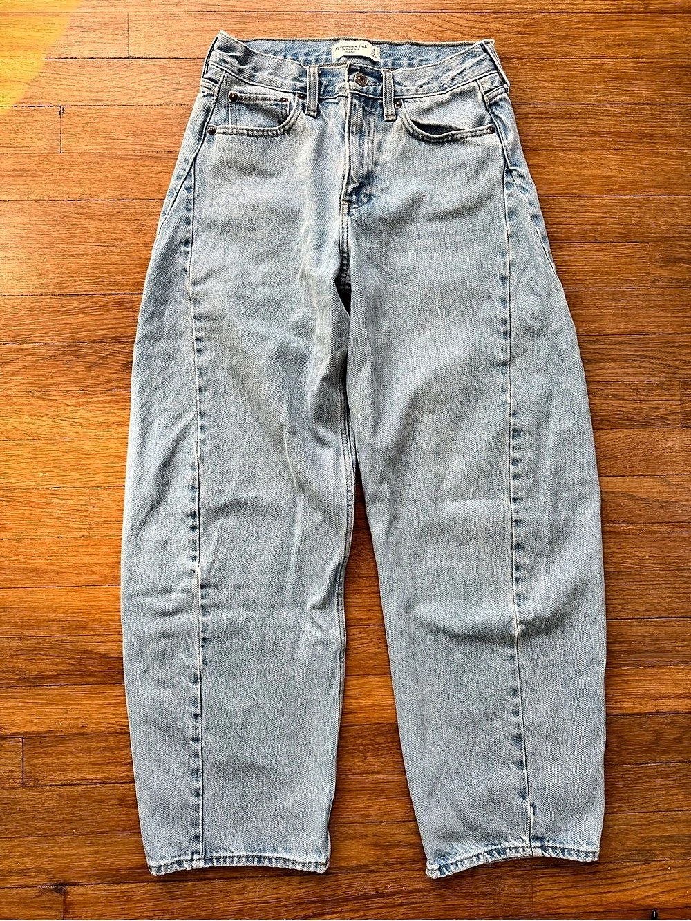 Abercrombie & Fitch The Barrel Jean Mid Rise Curve Love